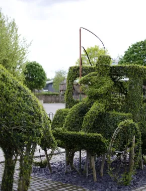 Artificial Hedge Playgrounds