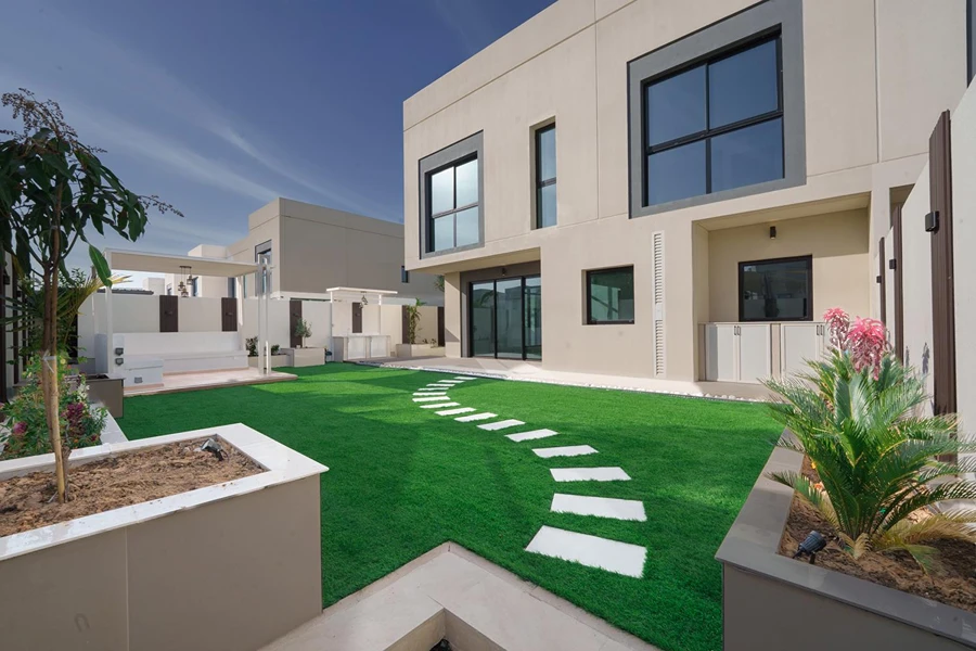 Modern Abu Dhabi villa with artificial grass 4